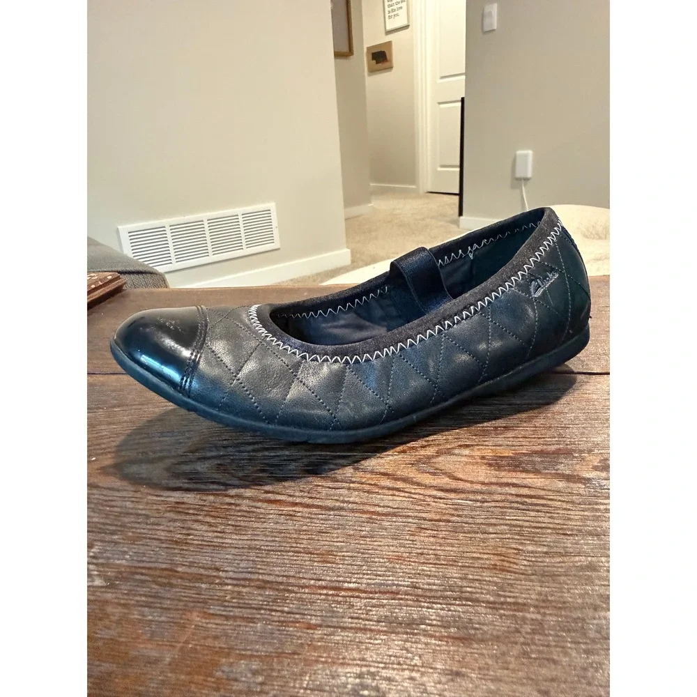 Clarks Kids Black Quilted Leather Mary Jane‎ Flats Patent Cap Toe UK 2 EUR 34